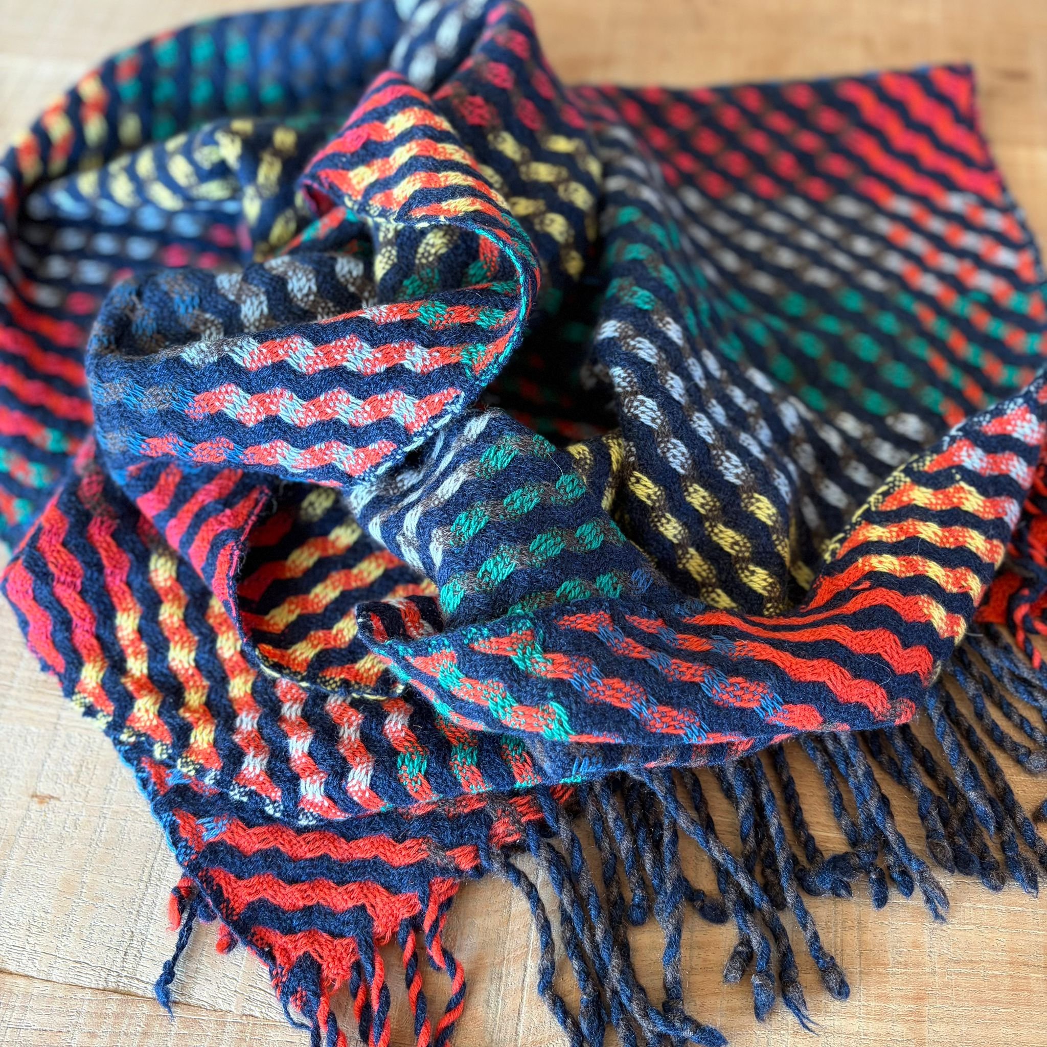 Reclaimline zig zag scarf Spectrum — Colourful handwoven cashmere